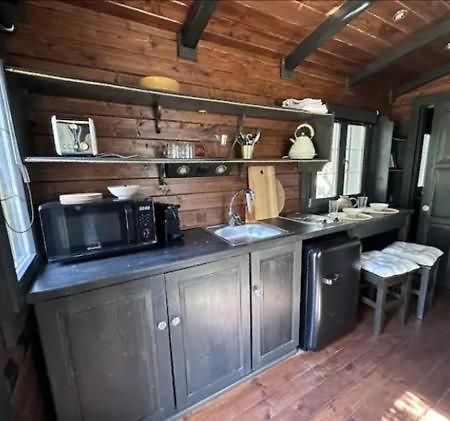 Roulotte / Tiny House Dans Les Alpilles Hotel Saint-Rémy-de-Provence Exterior photo
